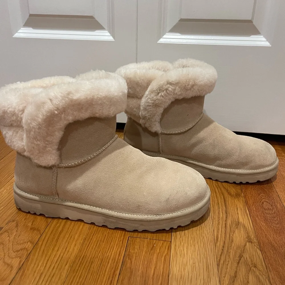 UGG Winter Boots with Plush Lining - Picture 4 of 7